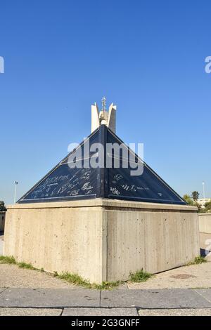 Vue à angle bas du monument Maqam Echahid, du monument Martyrs, de la statue du Mémorial. Banque D'Images