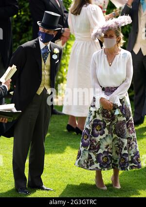 Le comte de Wessex et la comtesse de Wessex à la parade sonnent pendant le deuxième jour de Royal Ascot à l'hippodrome d'Ascot. Date de la photo: Mercredi 16 juin 2021. Banque D'Images