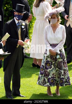 Le comte de Wessex et la comtesse de Wessex à la parade sonnent pendant le deuxième jour de Royal Ascot à l'hippodrome d'Ascot. Date de la photo: Mercredi 16 juin 2021. Banque D'Images