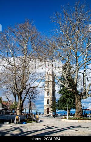 Une photo de haute qualité d'un paysage qui capture de façon réaliste la Tour de l'horloge de Tophane à Bursa, Turquie. Bursa Clock Tower est situé dans le parc Tophane et i Banque D'Images