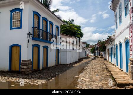 Vue sur une vieille ville coloniale Paraty, Brésil Banque D'Images