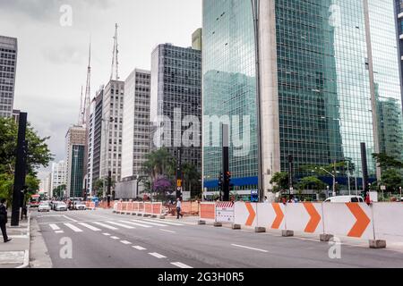 SAO PAULO, BRÉSIL - 2 FÉVRIER 2015 : vue sur les gratte-ciels le long de l'Avenida Paulista à Sao Paulo, Brésil Banque D'Images