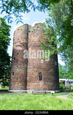 Mur de la ville de Norwich la tour de la vache est l'un des plus anciens blockhaus, à l'origine le péage d'un monastère fondé en 1249 Banque D'Images