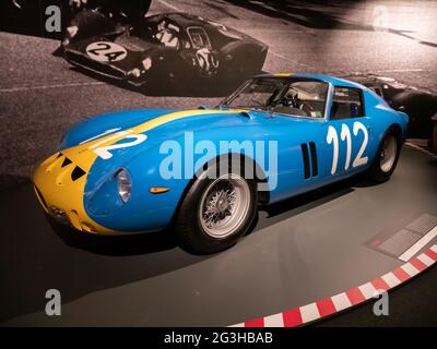 Maranello - Italie - 12 juin 2021 : intérieur du musée Ferrari avec détail du modèle GTO 112 Banque D'Images