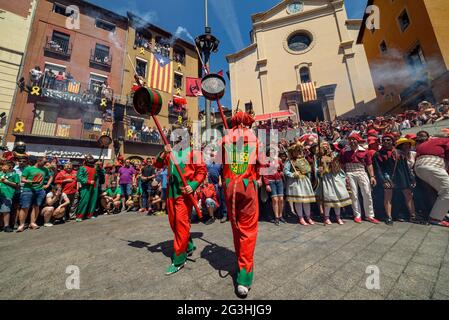 Danse des Maces et Àngels (Anges) au festival Patum de Berga, patrimoine culturel immatériel mondial de l'UNESCO (Barcelone, Catalogne, Espagne) Banque D'Images