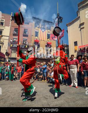Danse des Maces et Àngels (Anges) au festival Patum de Berga, patrimoine culturel immatériel mondial de l'UNESCO (Barcelone, Catalogne, Espagne) Banque D'Images