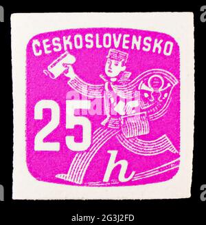 MOSCOU, RUSSIE - 15 AVRIL 2021 : timbre-poste imprimé en Tchécoslovaquie montre Postman, série de timbres-journaux (1945-1947), vers 1947 Banque D'Images