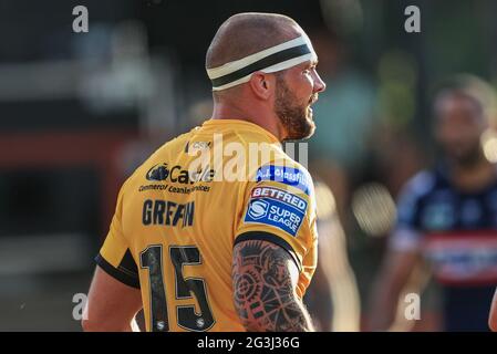 Wakefield, Royaume-Uni. 16 juin 2021. George Griffin (15) de Castleford Tigers va faire un essai à Wakefield, Royaume-Uni le 6/16/2021. (Photo de Mark Cosgrove/News Images/Sipa USA) crédit: SIPA USA/Alay Live News Banque D'Images