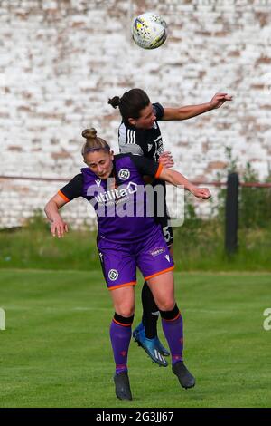 Shettleston, Glasgow, 16/06/2021 action au cours de la Scottish Building Society Scottish Women's Premier League 2 Fixture Glasgow Women FC vs Dundee United FC, Greenfield Park,Shettleston, Glasgow, 16/06/2021 | Credit Colin Poultney | www.Alamy.co.uk Banque D'Images