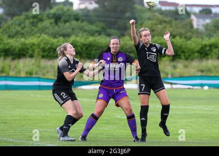 Shettleston, Glasgow, 16/06/2021 action au cours de la Scottish Building Society Scottish Women's Premier League 2 Fixture Glasgow Women FC vs Dundee United FC, Greenfield Park,Shettleston, Glasgow, 16/06/2021 | Credit Colin Poultney | www.Alamy.co.uk Banque D'Images