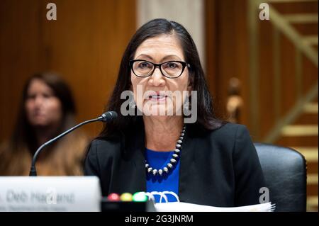 Washington, DC, États-Unis. 16 juin 2021. 16 juin 2021 - Washington, DC, États-Unis: Le secrétaire américain de l'intérieur DEB HAALAND parle à l'audience du Comité des crédits du Sénat. Crédit : Michael Brochstein/ZUMA Wire/Alay Live News Banque D'Images