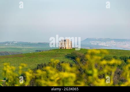 Vue sur la chapelle Sainte-Catherine depuis le point de beauté d'Abbotsbury Hill Banque D'Images