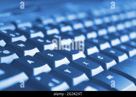 Clavier bleu de l'ordinateur Banque D'Images