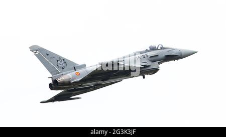 LEEUWARDEN, Pays-Bas - le 10 juin : Spanish Air Force Eurofighter Typhoon battant au cours de la Dutch Air Force Open House. Juin Banque D'Images