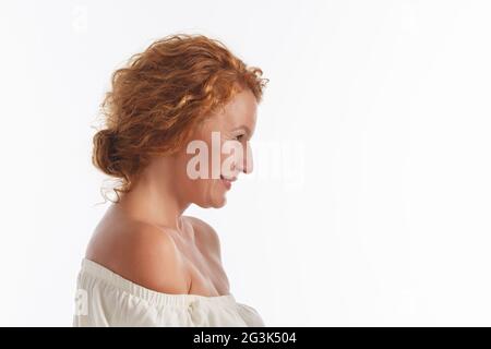 Femme d'âge moyen en studio Banque D'Images