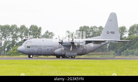 LEEUWARDEN, Pays-Bas - 10 juin 2016 : Dutch Air Force Lockheed C-130H-30 Hercules (L-382) [G-273] au cours d'une manifestation Banque D'Images