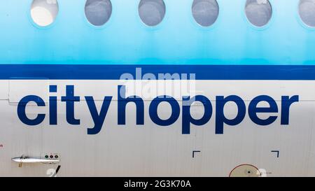 LELYSTAD, Pays-Bas - 9 juin 2016 : Fokker 70 parcs à Lelystad Airport à Amsterdam, Pays-Bas. Banque D'Images