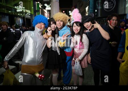 Personnes célébrant Halloween à Shibuya, Tokyo, Japon Banque D'Images