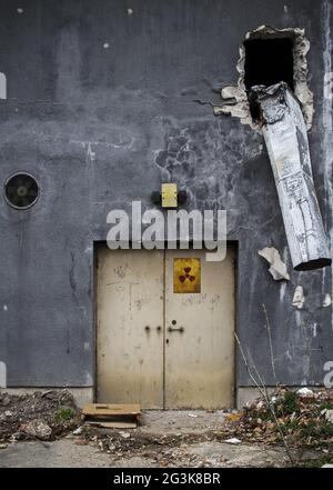 Ancien bâtiment aux intempéries avec extérieur détruit Banque D'Images