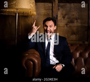 Riche businessman in office Banque D'Images