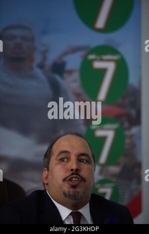 Abou el-Fadhl Baadji, Secrétaire général du Front de libération nationale (FLN), donne une conférence de presse au siège du parti dans la capitale Alger le 16 juin 2021. Le Front de libération nationale (FLN), dominant depuis longtemps, a remporté les élections législatives de fin de semaine, mais avec un nombre de sièges considérablement réduit et un taux de participation le plus bas du pays à 23 pour cent, a déclaré le comité électoral le 15 juin. Photo par Ammi Louiza/ABACAPRESS.COM Banque D'Images