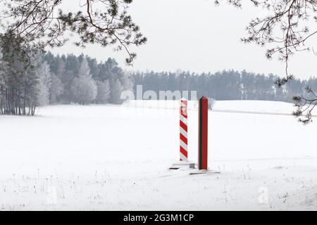 Piliers de la frontière entre le Bélarus et la Pologne Banque D'Images