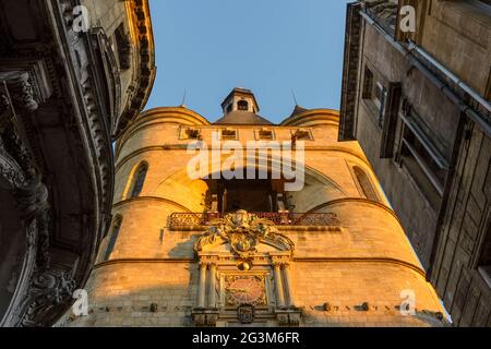 FRANCE, GIRONDE (33), BORDEAUX, RUE SAINT-JAMES, BIG BELL (BEFFROI DE LA VIEILLE MAIRIE) Banque D'Images