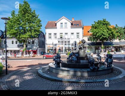 Place du marché de Bad Harzburg avec fontaine Banque D'Images