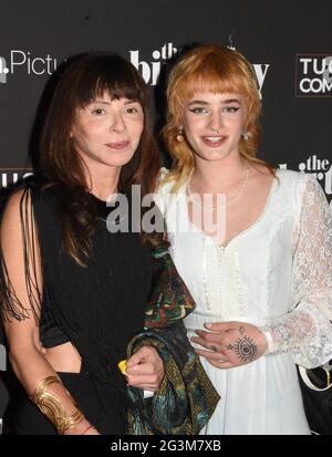 Beverly Hills, Californie, États-Unis 16 juin 2021 le designer de production Eve McGregor et la fille modèle Esther Rose McGregor assistent à la première de Los Angeles du gâteau d'anniversaire le 16 juin 2021 au Fine Arts Theatre à Beverly Hills, Californie, États-Unis. Photo de Barry King/Alay Live News Banque D'Images