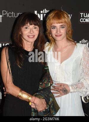 Beverly Hills, Californie, États-Unis 16 juin 2021 le designer de production Eve McGregor et la fille modèle Esther Rose McGregor assistent à la première de Los Angeles du gâteau d'anniversaire le 16 juin 2021 au Fine Arts Theatre à Beverly Hills, Californie, États-Unis. Photo de Barry King/Alay Live News Banque D'Images