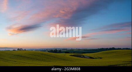 Panorama of the fields situated on undulating hills, reminiscent of the landscape of Italian Tuscany Banque D'Images