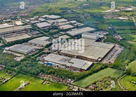 Une vue aérienne de la zone industrielle de la jonction 41, Wakefield, West Yorkshire, Northern England, UK, Usine Coca Cola à droite dominante Banque D'Images
