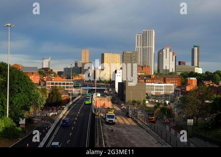 Les bâtiments d'hébergement pour étudiants du quartier Arena de Leeds comprennent le plus haut bâtiment du Yorkshire, « Altus House » Banque D'Images