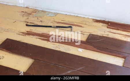 Briser un parquet massif Banque D'Images