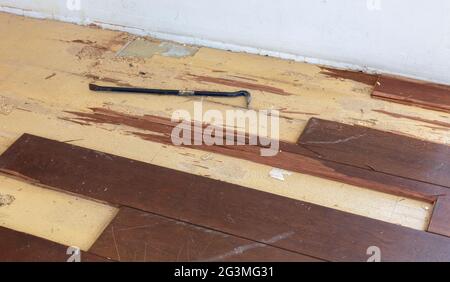 Briser un parquet massif Banque D'Images