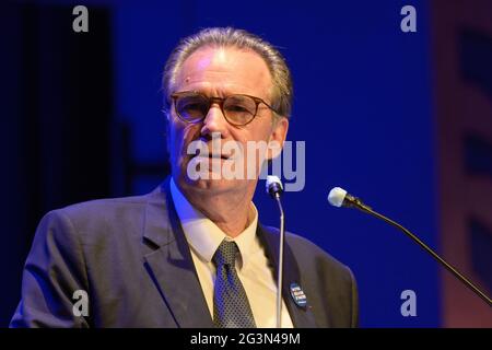 AIX en Provence, France. 14 juin 2021. Renaud Muselier prend la parole lors de la réunion de campagne publique.Renaud Muselier, président actuel de la région du Sud, se présente pour sa propre succession aux élections régionales qui auront lieu les 20 et 27 juin 2021. (Photo de Laurent Coust/SOPA Images/Sipa USA) crédit: SIPA USA/Alay Live News Banque D'Images