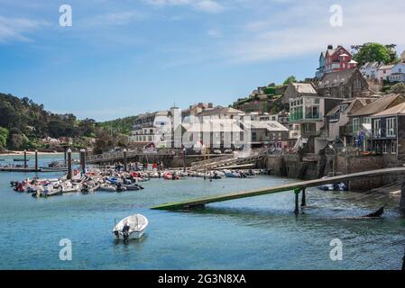 Port de Salcombe, vue en été de la zone portuaire dans la ville de Salcombe, South Hams, Devon, Angleterre, Royaume-Uni Banque D'Images