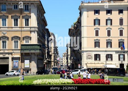 Piazza Venezia est une place célèbre de Rome. Il est situé au pied du Capitole, où se croisent cinq des rues les plus importantes de la capitale Banque D'Images