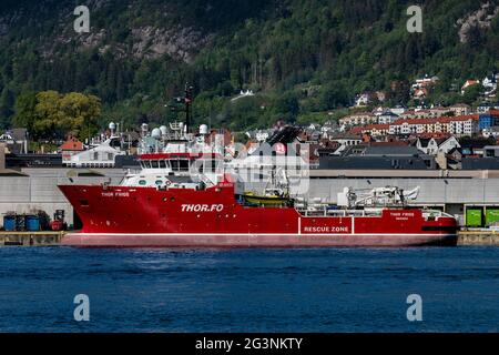 Navire de soutien et d'escorte en mer Thor Frigg au quai Jekteviken, dans le port de Bergen, en Norvège. Banque D'Images