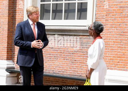 Amsterdam, Niederlande. 17 juin 2021. Amsterdam, le 17 juin 2021, le roi Willem-Alexander des pays-Bas au Musée d'Amsterdam, le 17 juin 2021, pour ouvrir l'exposition de Gouden Koets, après une restauration de plus de cinq ans, il peut être vu de nouveau pour le public pour la première fois crédit: Albert Nieboer/pays-Bas OUT/point de vue OUT/dpa/Alay Live News Banque D'Images