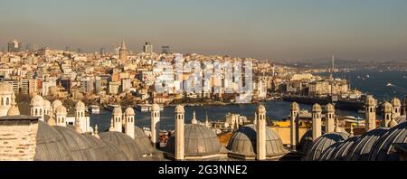 Vue extérieure du dôme dans l'architecture ottomane en Turquie Banque D'Images