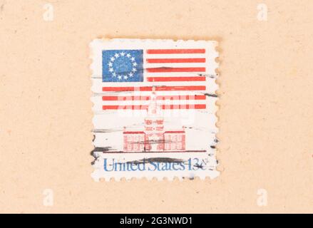 États-unis - VERS 1970 : timbre imprimé aux États-Unis montre le drapeau national, vers 1970 Banque D'Images