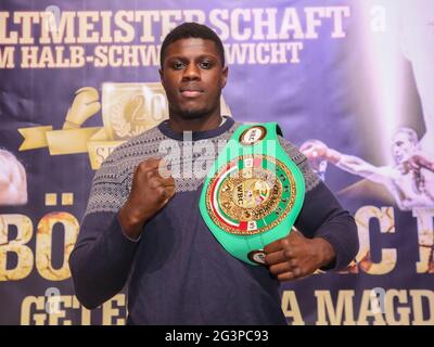 WBC Junior World Heavyweight Champion Peter Kadiru ses Boxe PK Boxe Gala de boxe Mars 28,2020 Magdeburg Banque D'Images