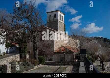 Eglise de San Pedro Apostol, dans la ville d'Olmeda de las Fuentes, province de Madrid, Espagne Banque D'Images