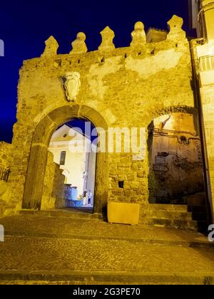 Port degli scaloni, la plus ancienne entrée monumentale du centre historique d'Agropoli - Salerno, Italie Banque D'Images