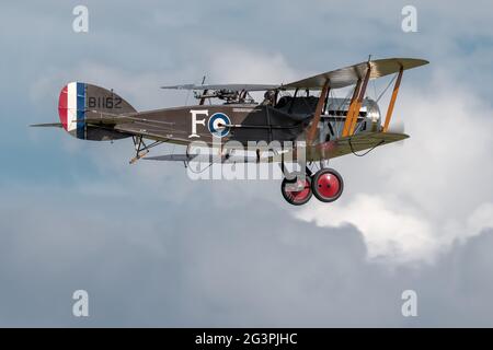 1917 Bristol F.2b Fighter Airborne au Shuttleworth Flying Festival of Britain Airshow le 6 juin 2021 Banque D'Images