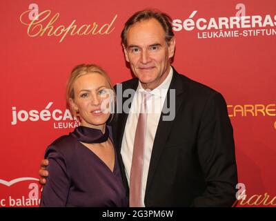 Maire de Leipzig Burkhard Jung avec sa femme Ayleena au 25ème Gala José Carreras 12.12.19 Leipzig Banque D'Images