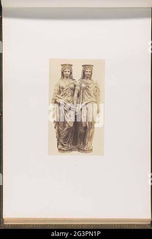 Modèles de gypse pour Kariatides au Palais du Louvre par Asyanax Bosio. Part de la réunion des Tuileries au Louvre 1852-1857, album 4. Banque D'Images