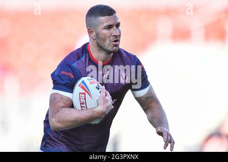 Joel Thompson (11) de St Helens pendant l'échauffement avant le match Banque D'Images