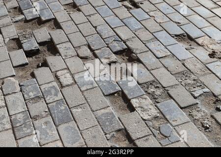 Ancienne route pavée endommagée, chaussée de rue en béton, photo de fond abstraite Banque D'Images